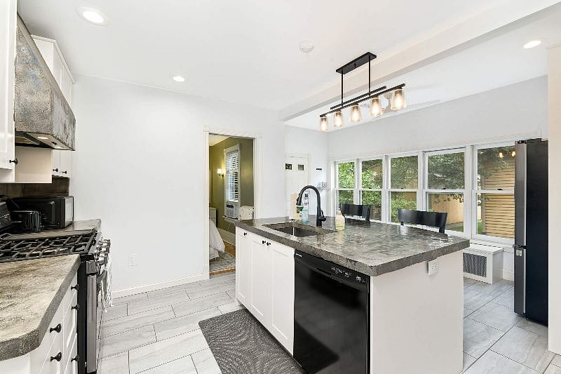 Furnished Finder property 570361_1 photo 9
