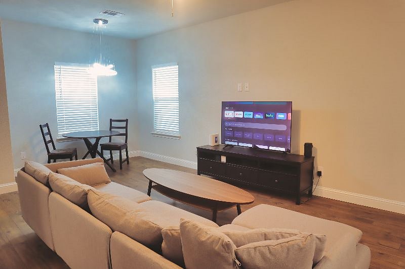 Furnished Finder property 570367_2 photo 3