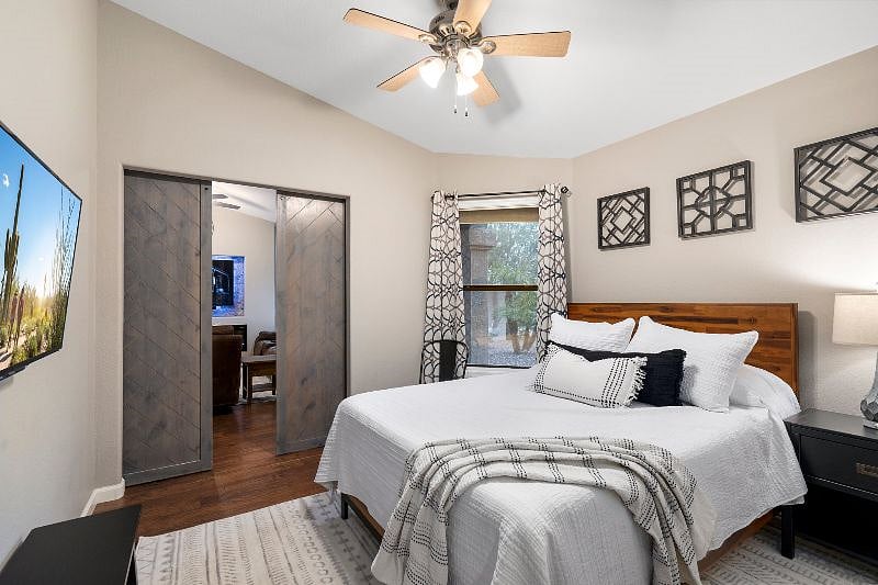 Queen Bedroom 2
