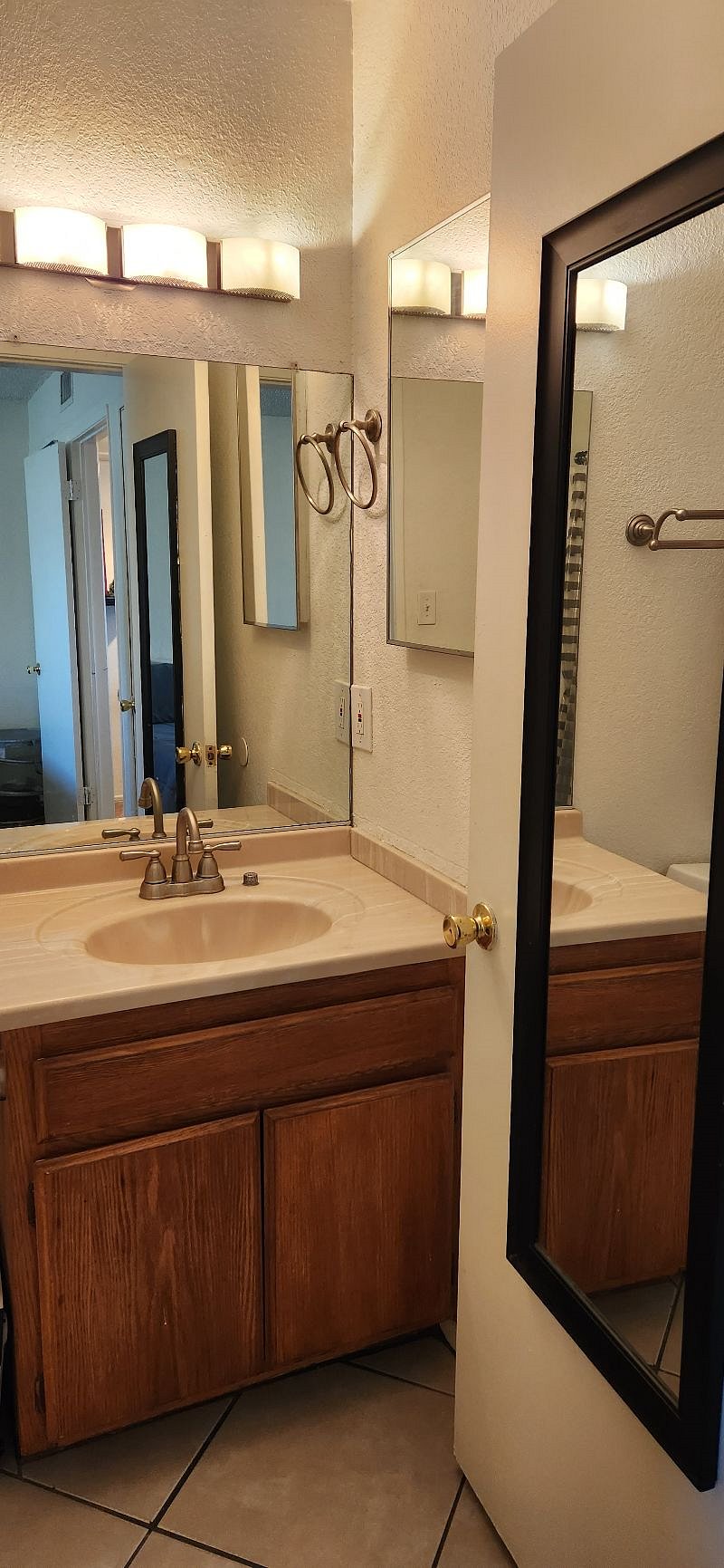 Furnished Finder property 570408_1 photo 3