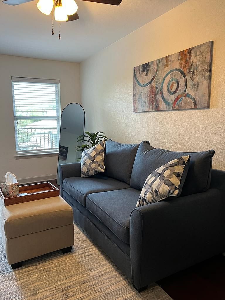 Furnished Finder property 570425_1 photo 2