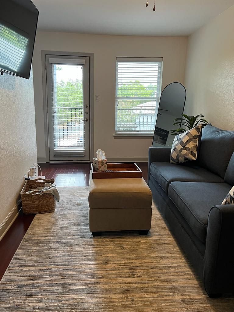 Furnished Finder property 570425_1 photo 3