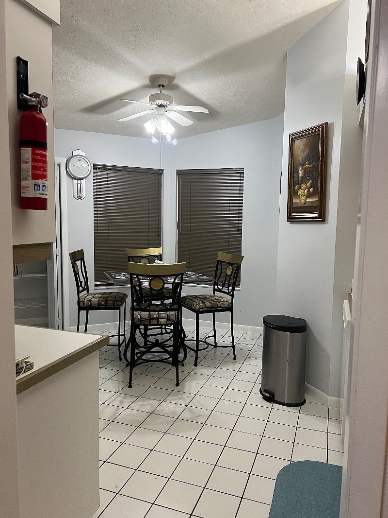 Eat in Full kitchen
