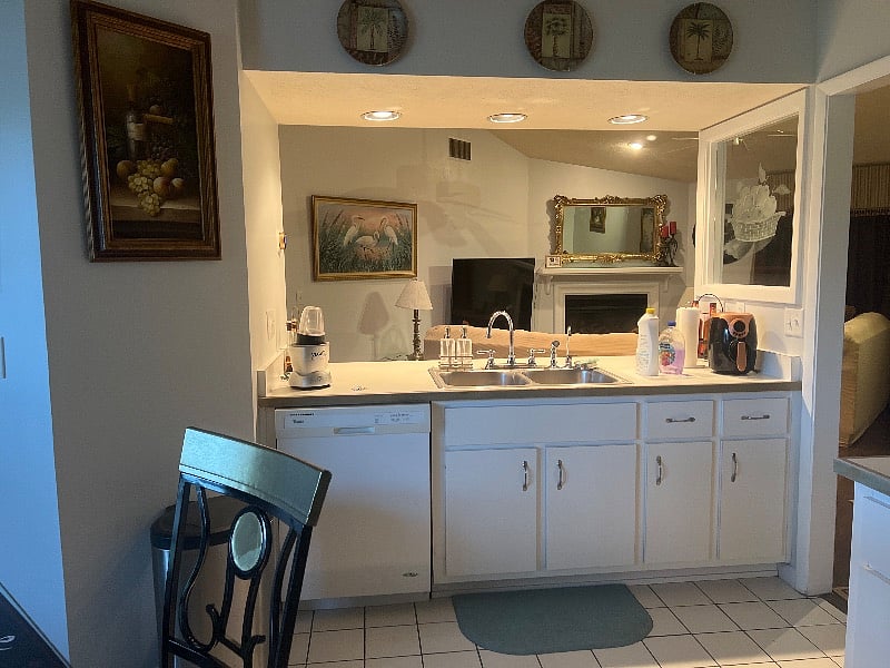 Television can be viewed from kitchen