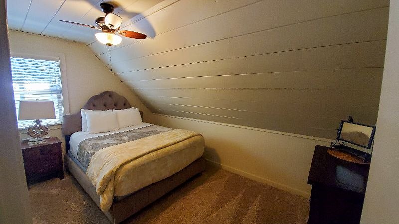 Bedroom #2-Queen-closet-dresser-Ceiling fan-window