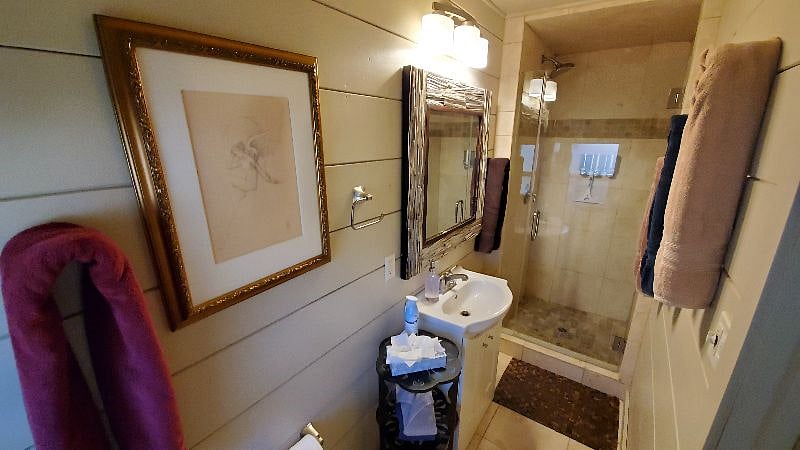 Upstairs full bathroom
