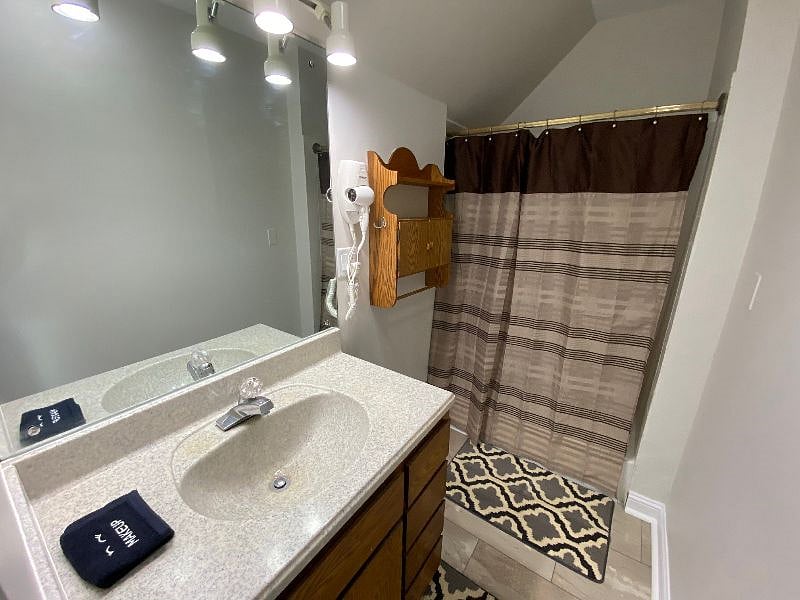 Spacious full bath, fully stocked. New towels and all your toiletries!