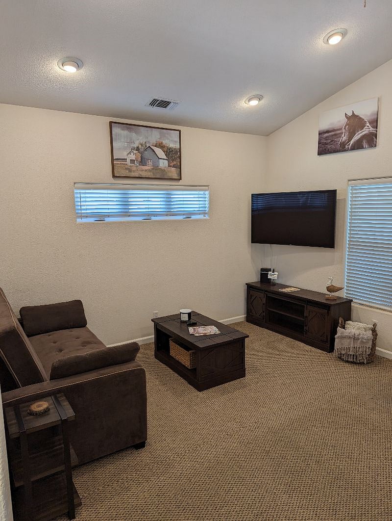Furnished Finder property 570675_1 photo 3