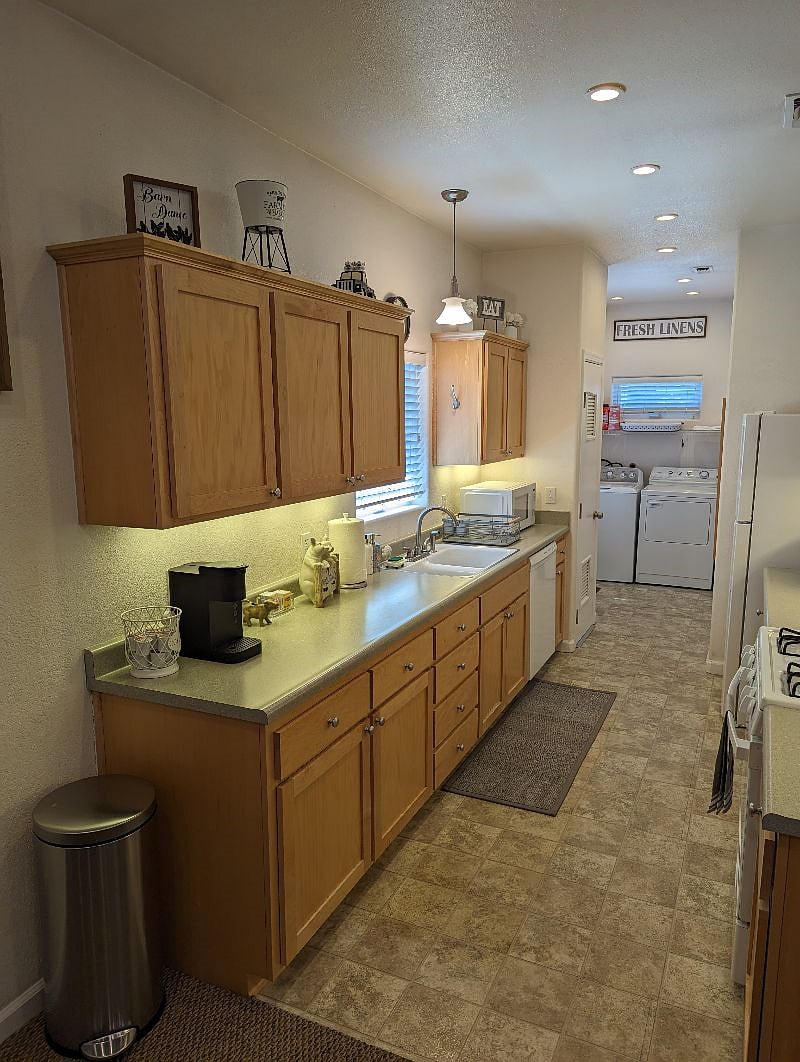 Furnished Finder property 570675_1 photo 9