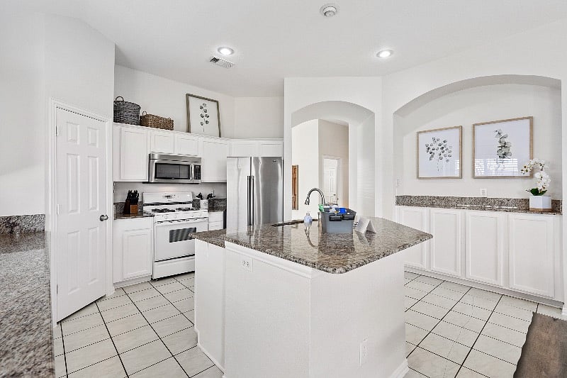 Furnished Finder property 570755_1 photo 3