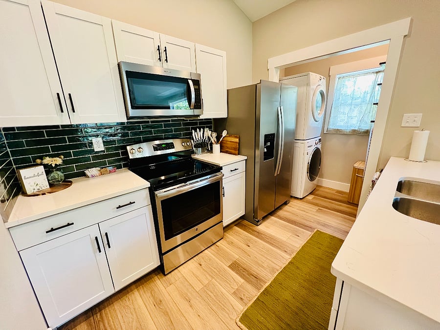Full kitchen and laundry room