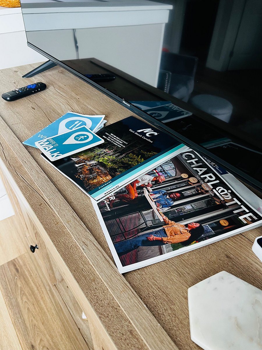 Magazines and maps help you explore charlotte!