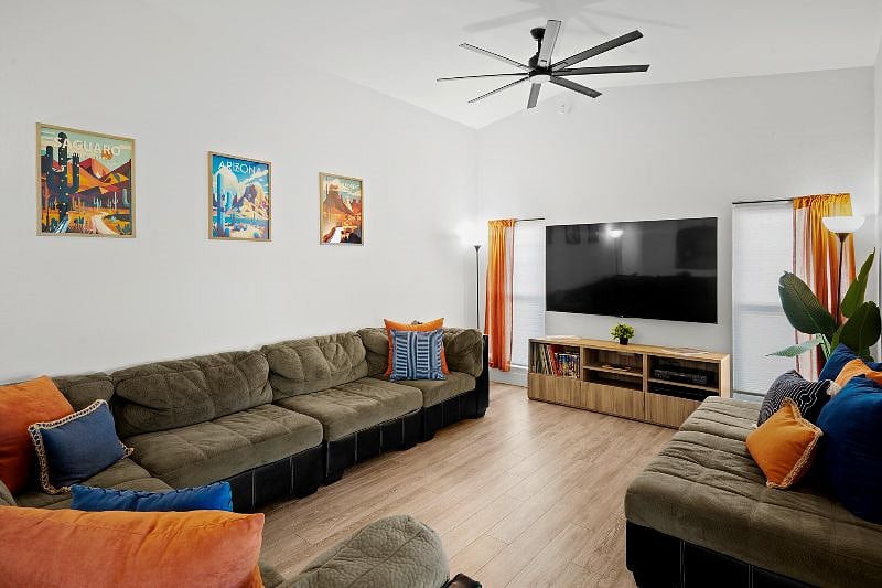Furnished Finder property 570867_1 photo 17