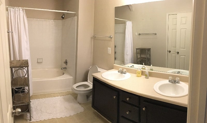 Double Sink full bathroom