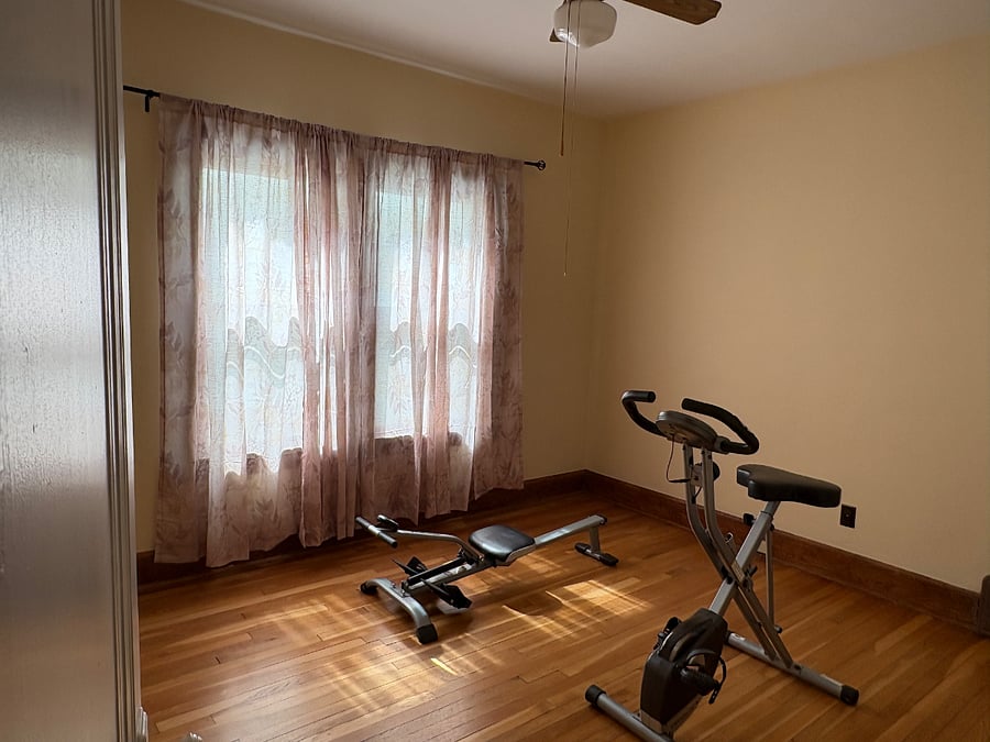 Exercise room with ceiling fan