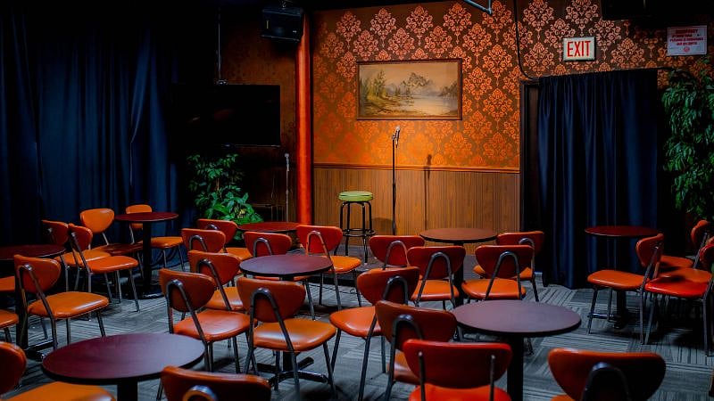 Nearby Lincoln Lodge comedy club is a great entertainment option.