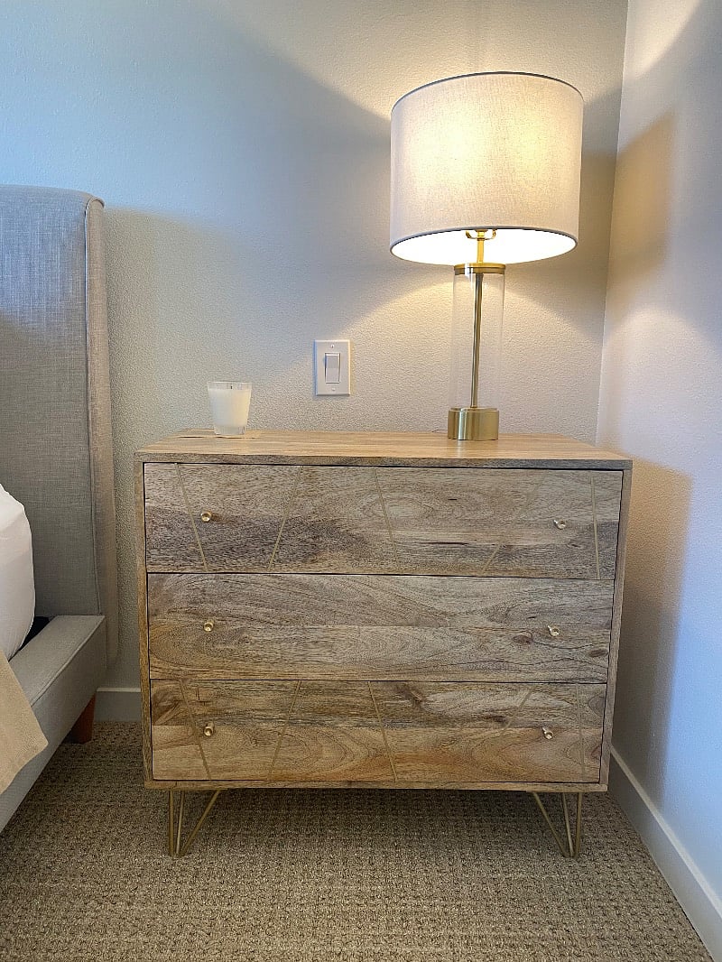 High quality furniture (e.g. lamp with buikt-in usb, modern night stand)