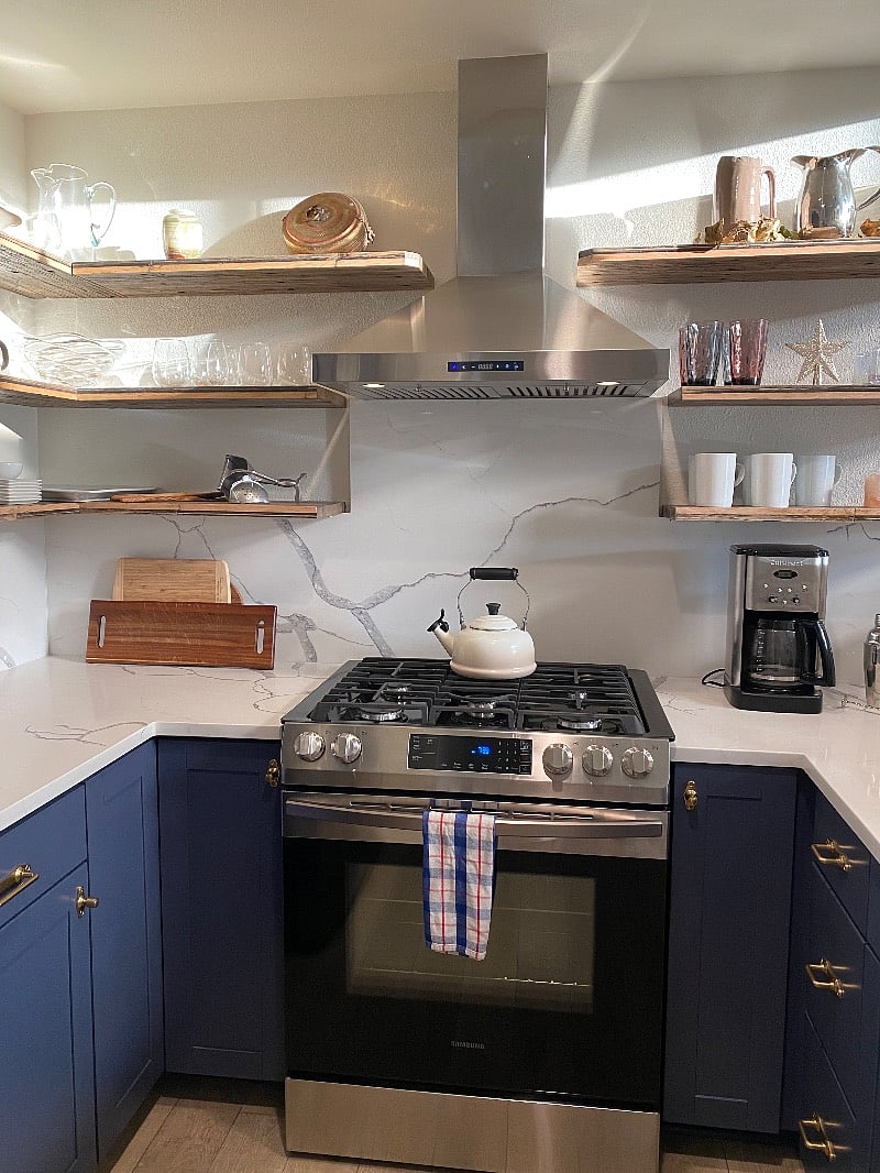 Gas stove and quartz backsplash.