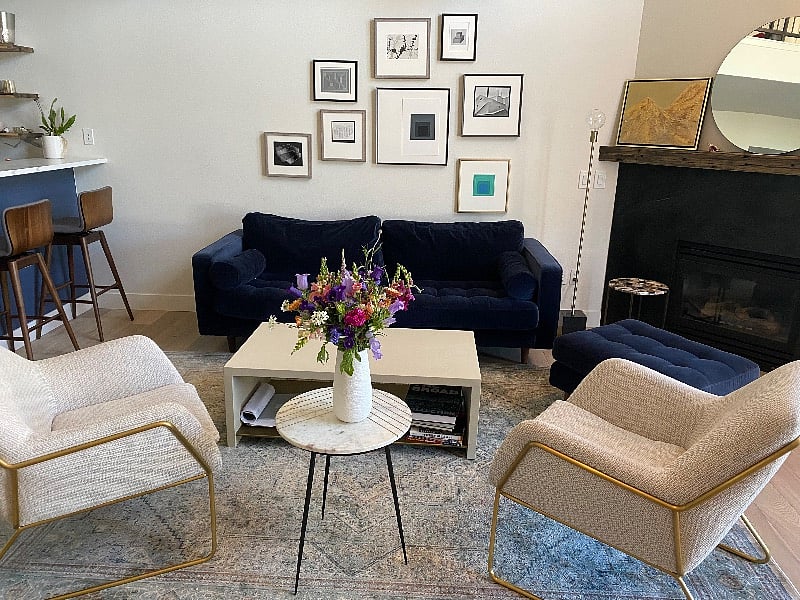 Modern and elegant furniture.
