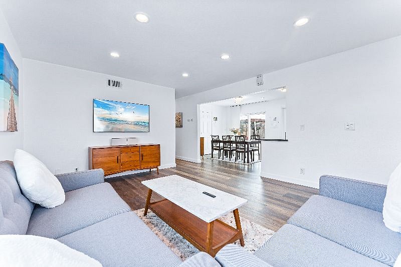 Furnished Finder property 571477_1 photo 3