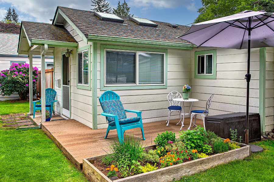 A cheery garden at your feet