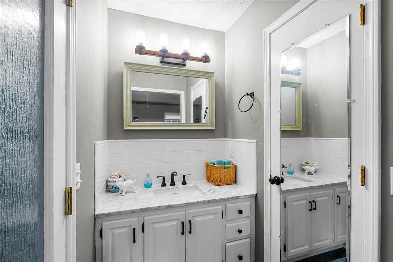 Master Vanity