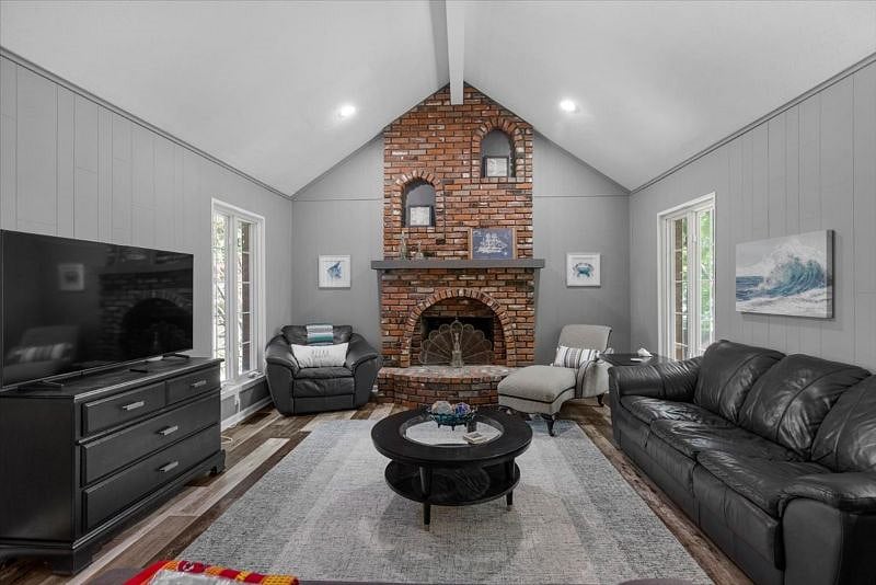 Living Room Area & Smart TV