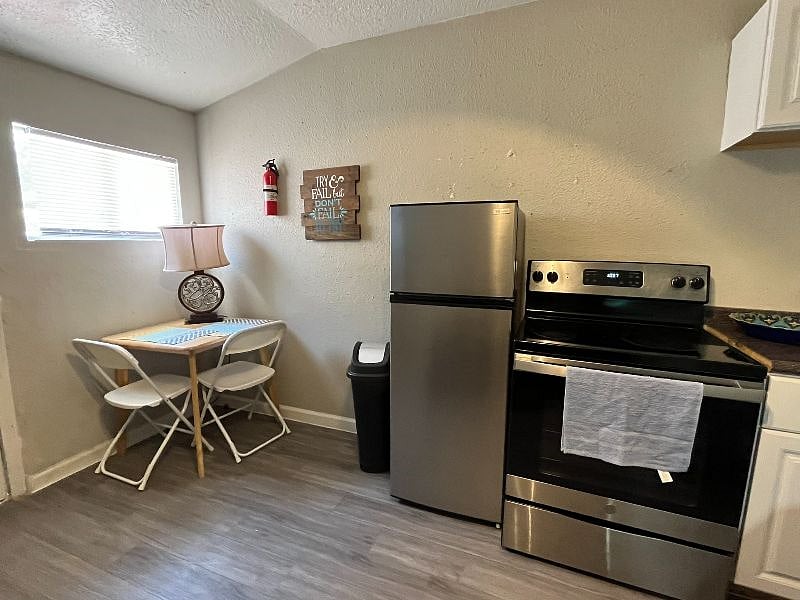 Furnished Finder property 571720_1 photo 1
