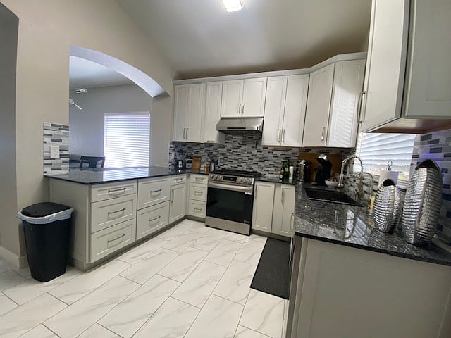 Remodeled Kitchen; commercial grade gas stove/oven, pot filler, new appliances, new kinetico osmosis system at sink-freshest drinking water (serviced every 4-6 mo as needed), filtered water/ice in barn door fridge, ample pantry storage (open pantry).