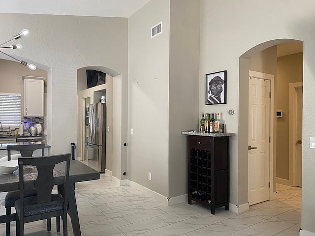 Wet bar (no alcohol provided; tenant can be responsible for their own liquor etc)