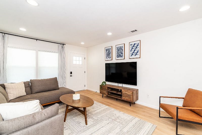 Furnished Finder property 571833_1 photo 3