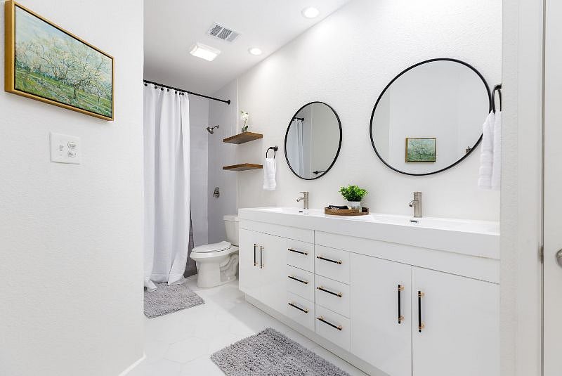 Master bedroom bathroom