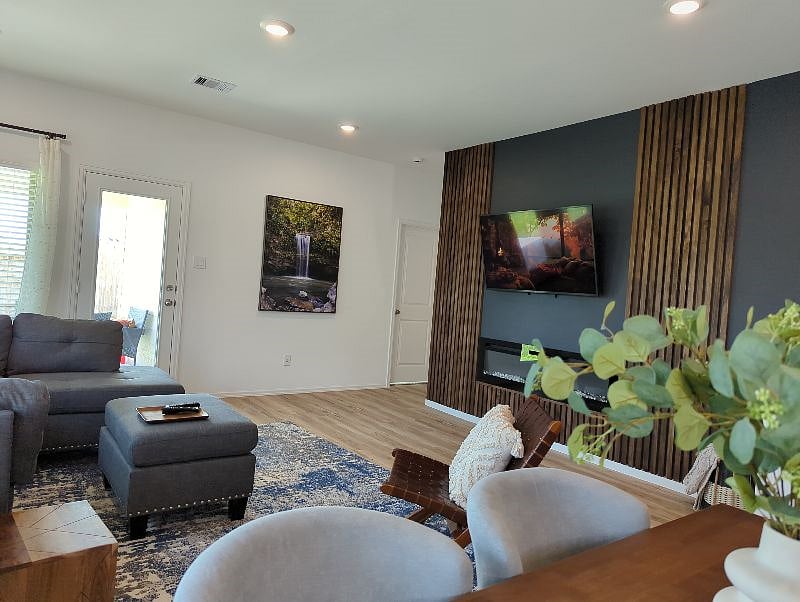 Furnished Finder property 571879_1 photo 1