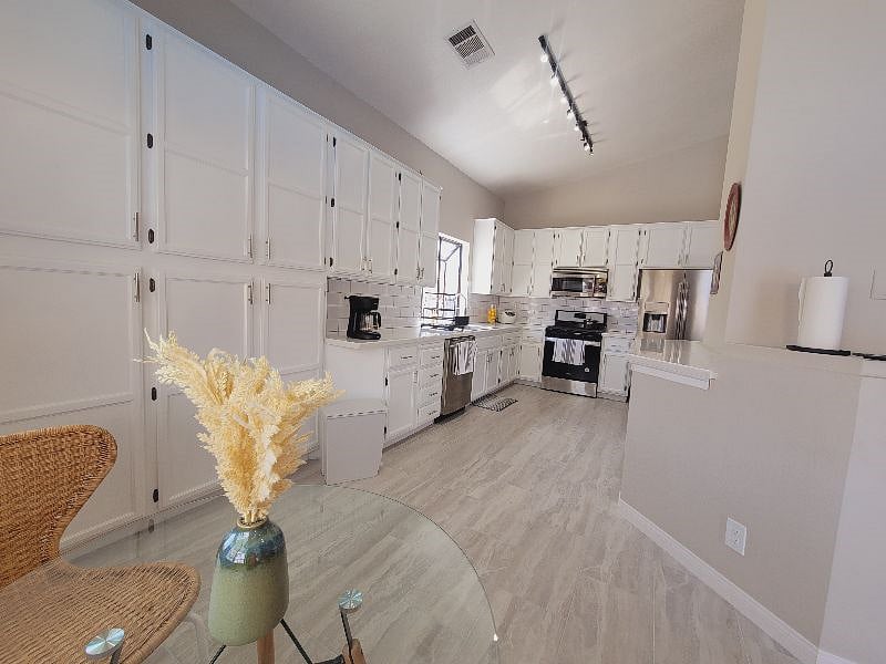 Furnished Finder property 571885_1 photo 11