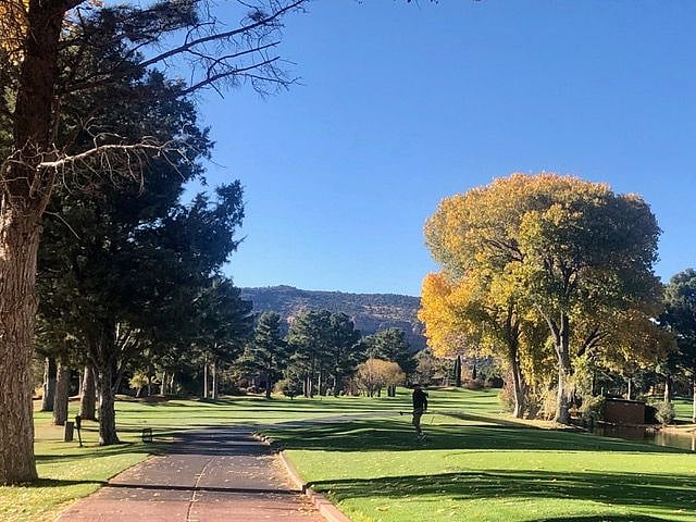 Just a 5 minute walk to golf! Discounts available too