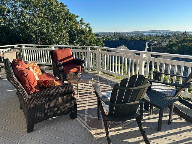 Fully furnished 300sq ft deck with city, bay and ocean views