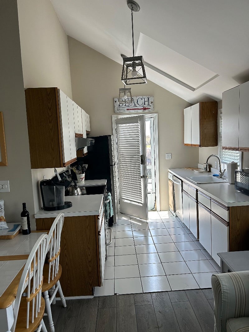 Kitchen
Full-size refrigerator, stove, oven, dishwasher, and microwave. Fully stocked with dishes, glasses, cookware, utensils, blender, Keurig, etc. 