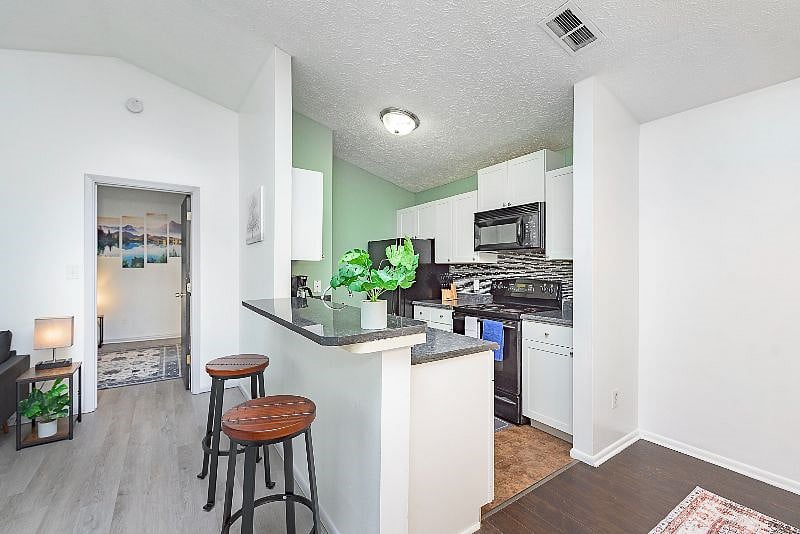Furnished Finder property 572130_1 photo 6