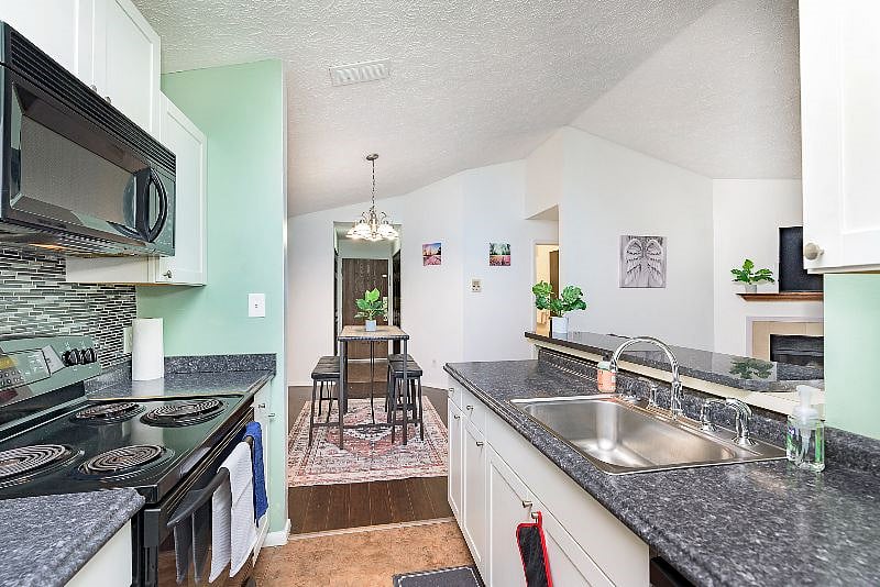 Furnished Finder property 572130_1 photo 8