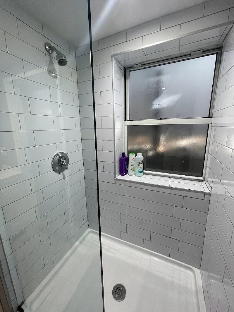 Downstairs ensuite bathroom, stand up shower