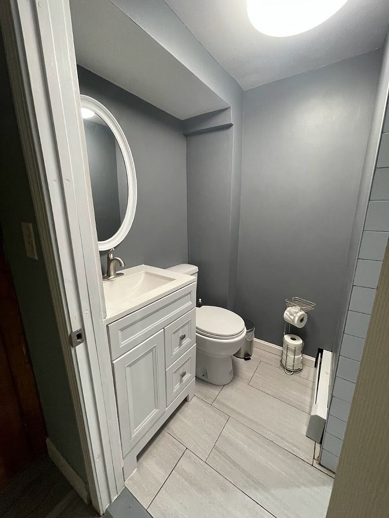 Downstairs ensuite bathroom