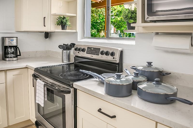 The kitchen is fully loaded with everything you need to cook meals while on the road.
- Organic spices
- Organic olive oil
-Organic coffee (ground and whole bean)
- Variety of tea
- Full set of ceramic non-stick pots and pans for healthier cooking.