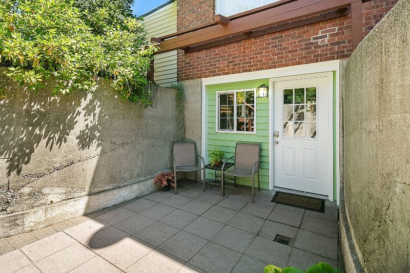 There is always plenty of free parking directly in front of your unit.  After parking, you walk down a flight of 7 stairs to your private front patio and entrance.