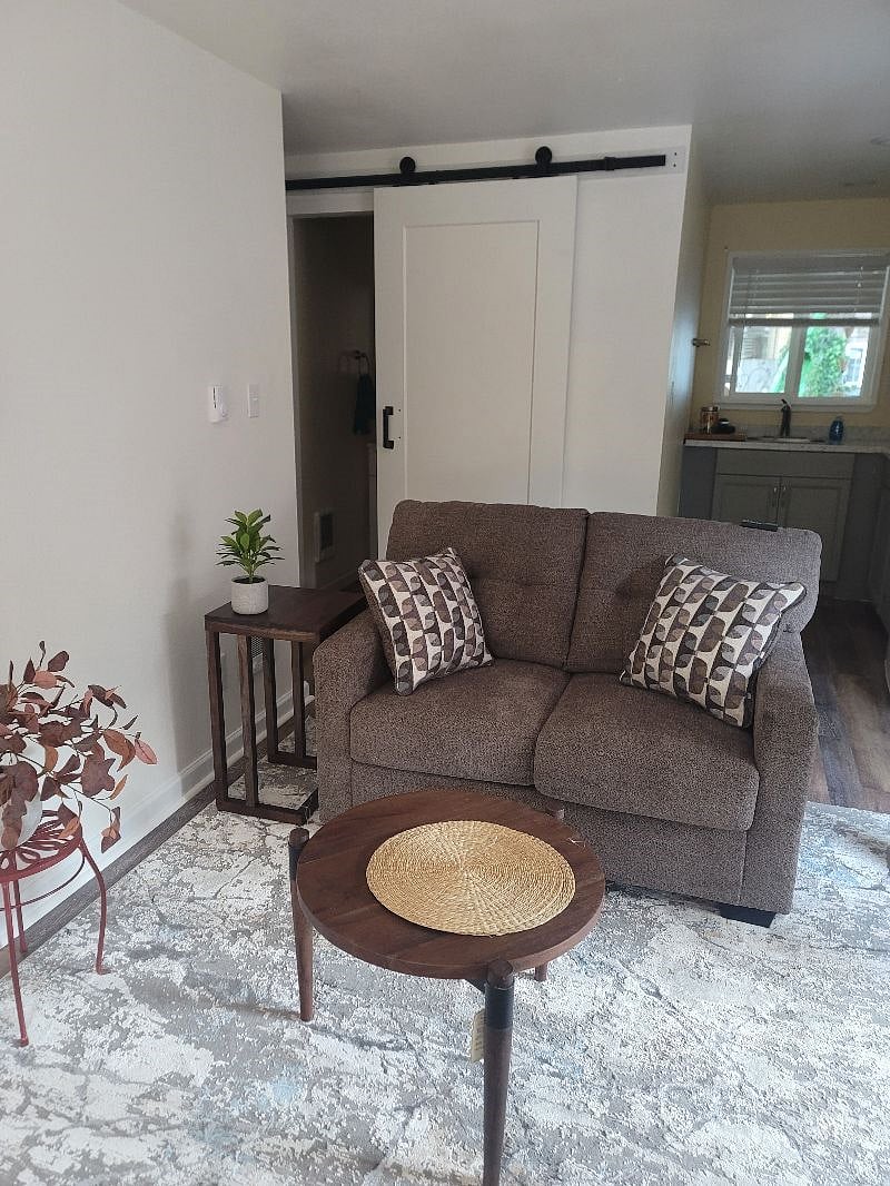Furnished Finder property 572215_1 photo 3