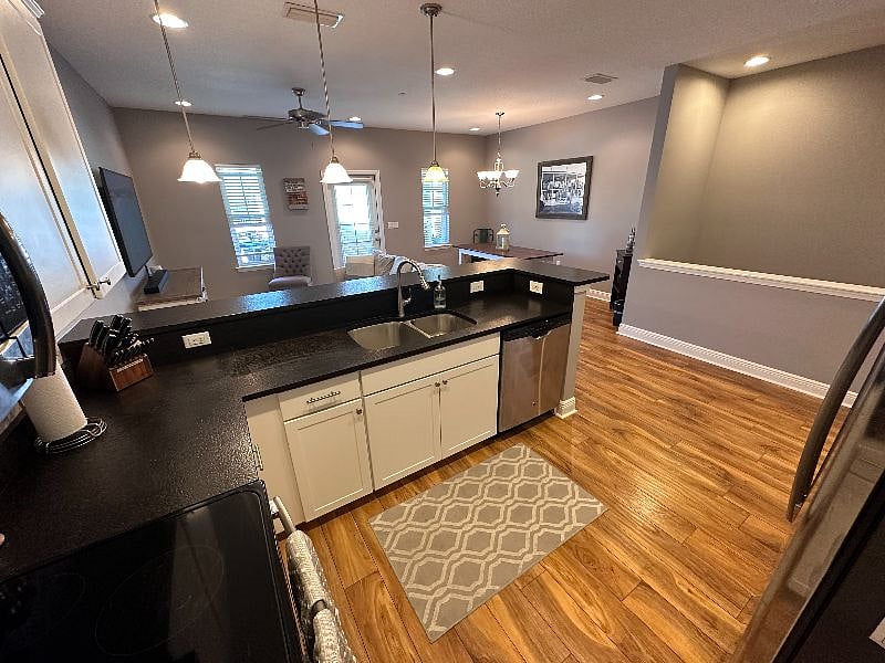 Furnished Finder property 572319_1 photo 13