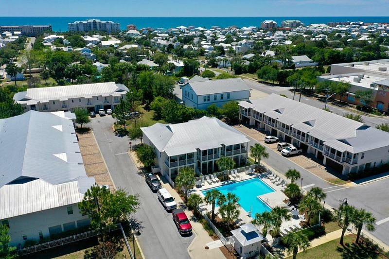 Quaint neighborhood that is quiet and accessible! 