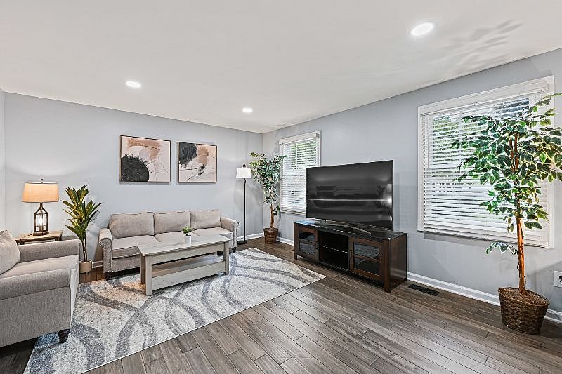 Furnished Finder property 572340_1 photo 2