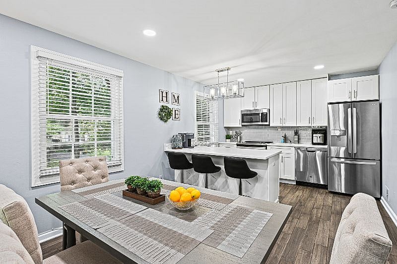Furnished Finder property 572340_1 photo 1