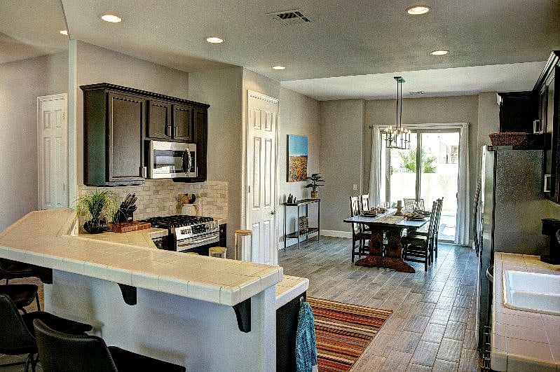 Gas range, microwave, large pantry and a lot of cabinet space