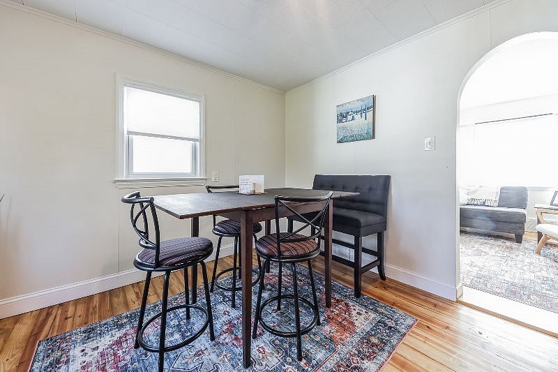 Breakfast nook/dinning area